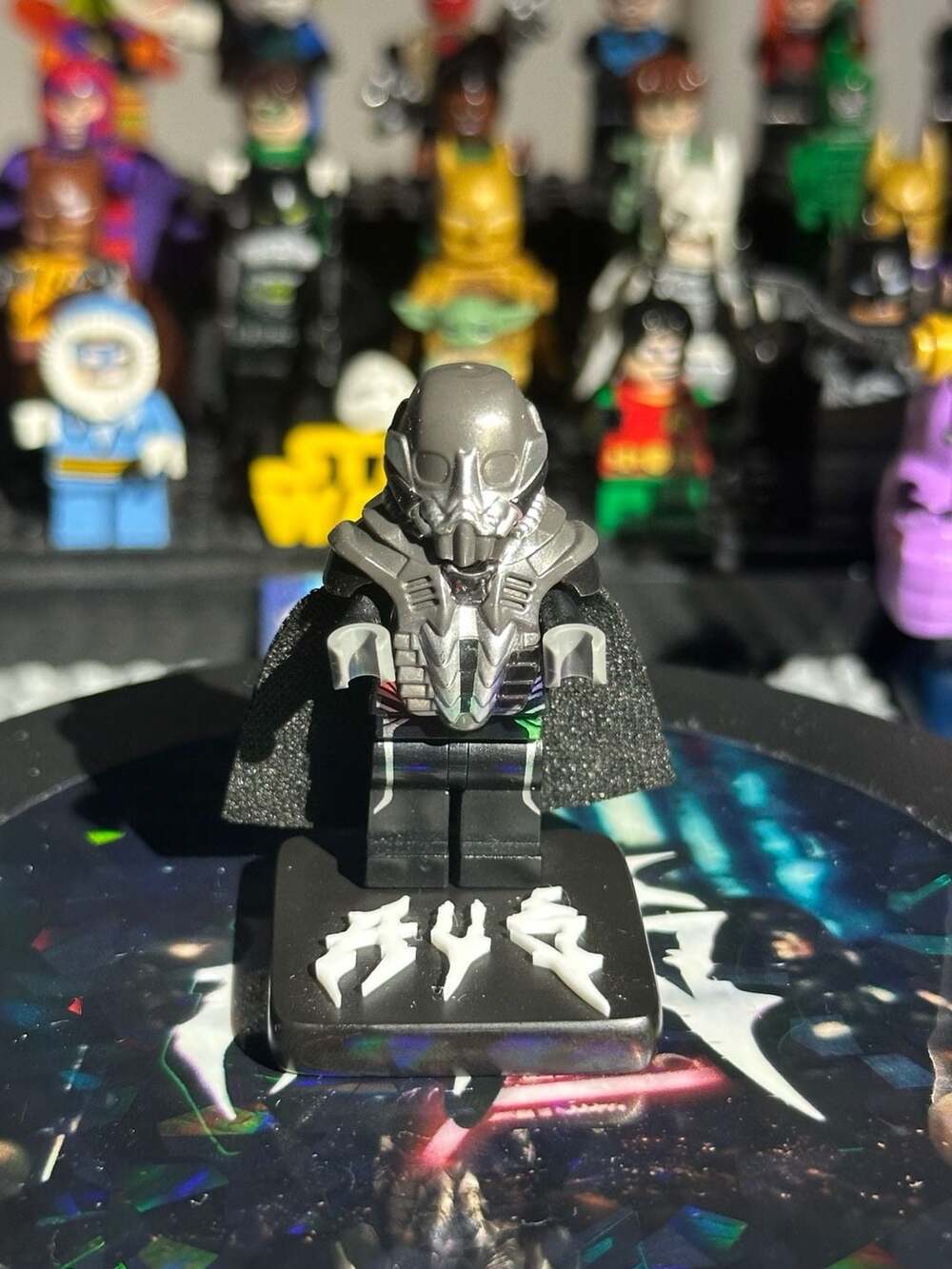 LEGO DC Super Heroes General Zod Minifigure with Armor, Helmet, and Cape (Man of